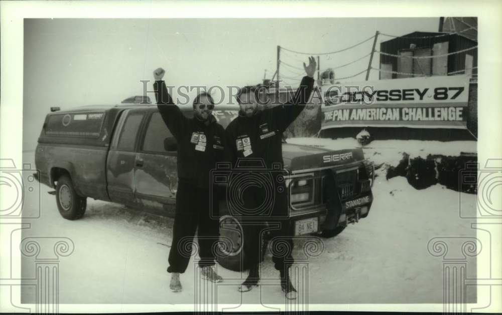 1987 Press Photo Tim Cahill, Garry Sowerby at finish line in Alaska - mjt19894- Historic Images