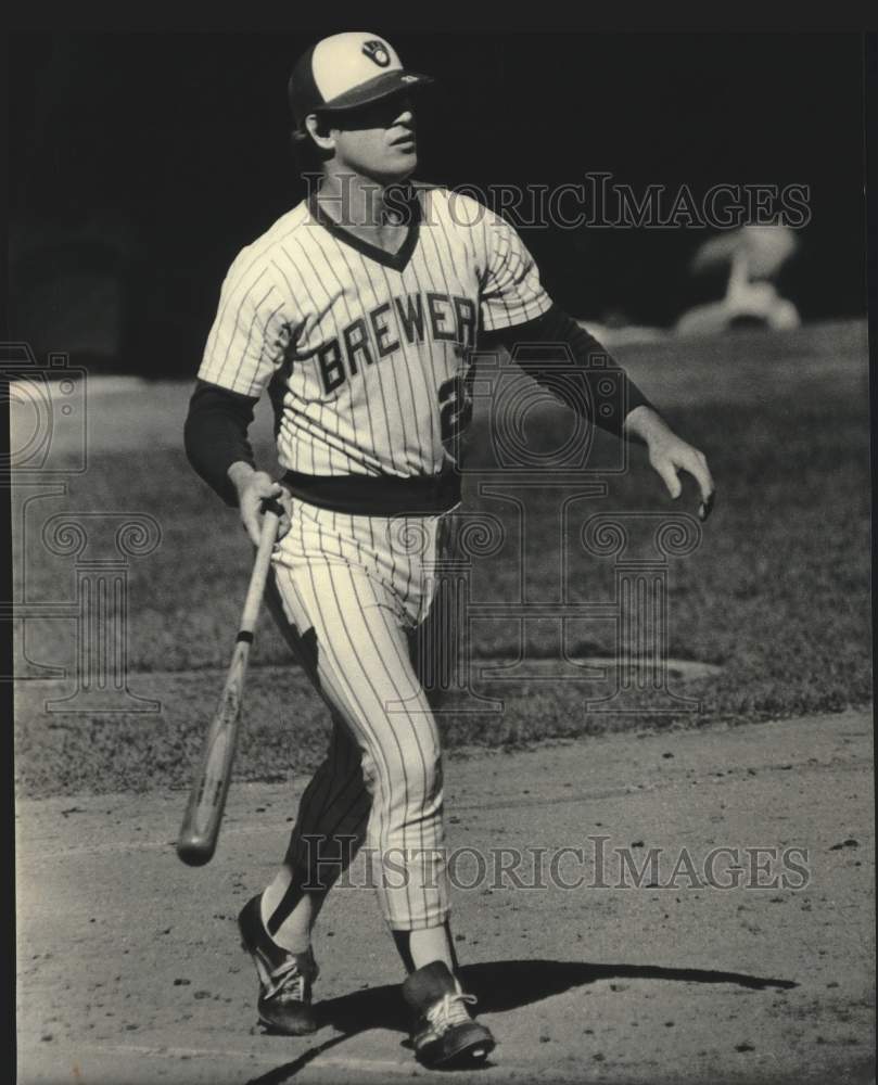 1983 Press Photo Milwaukee Brewer Ted Simmons after 2000th hit at County Stadium- Historic Images