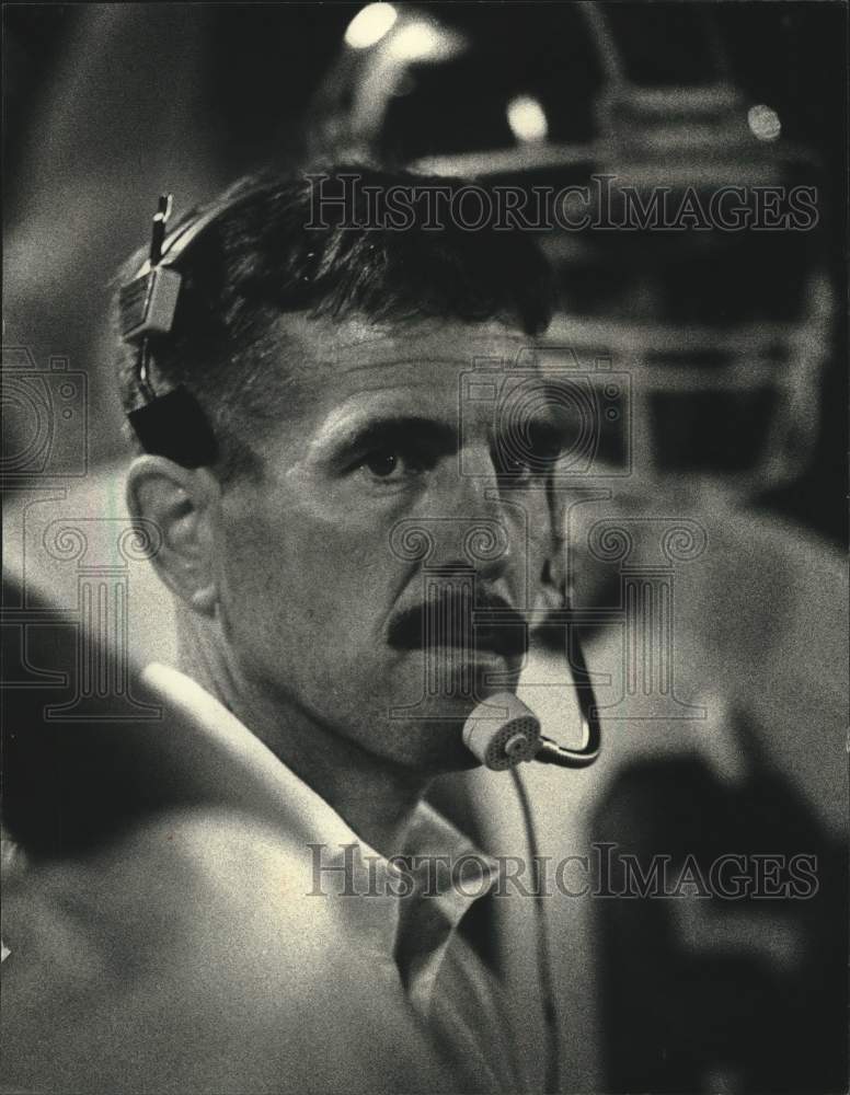 1989 Press Photo Waukesha South football Coach Jeff Trickey on sidelines- Historic Images