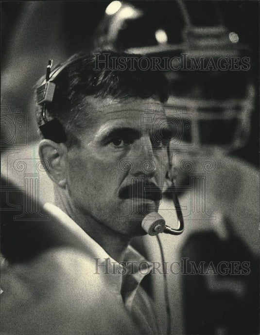 1989 Press Photo Waukesha South football Coach Jeff Trickey on sidelines- Historic Images