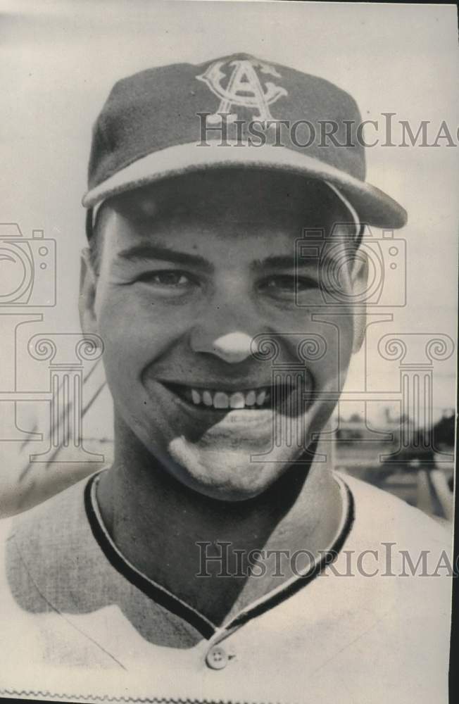 1966 Press Photo Outfielder Rick Reichardt of Los Angeles Angels. - mjt20397- Historic Images