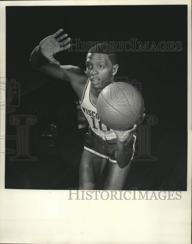 1967 Press Photo University of Wisconsin sophomore Mel Reddick is alert, quick- Historic Images