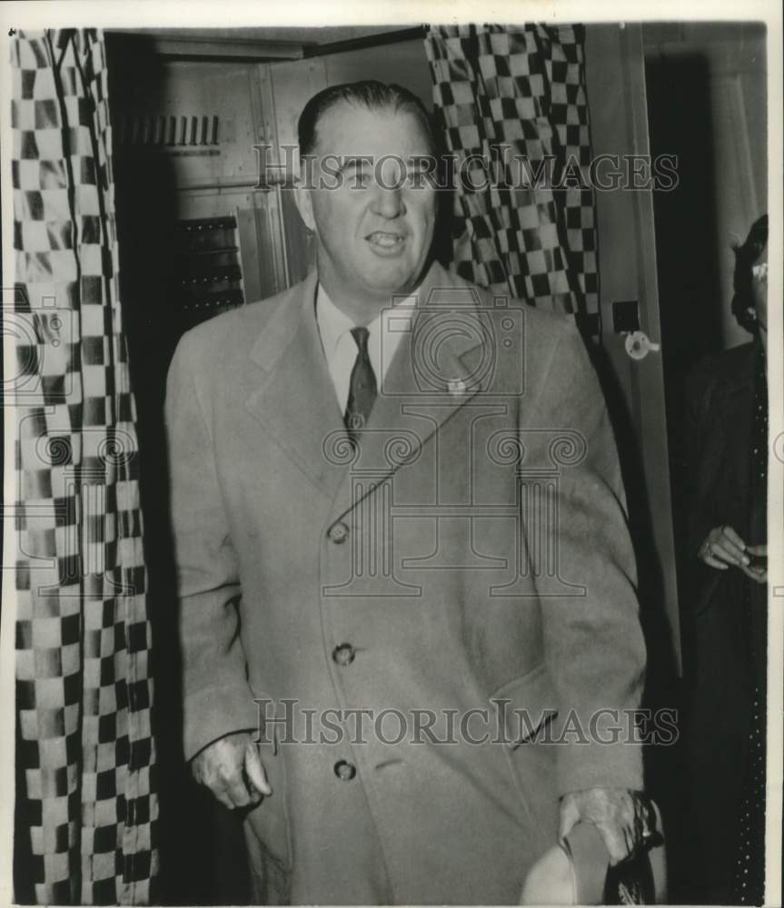 1955 Press Photo A.B. (Happy) Chandler smiles after leaving a voting booth.- Historic Images