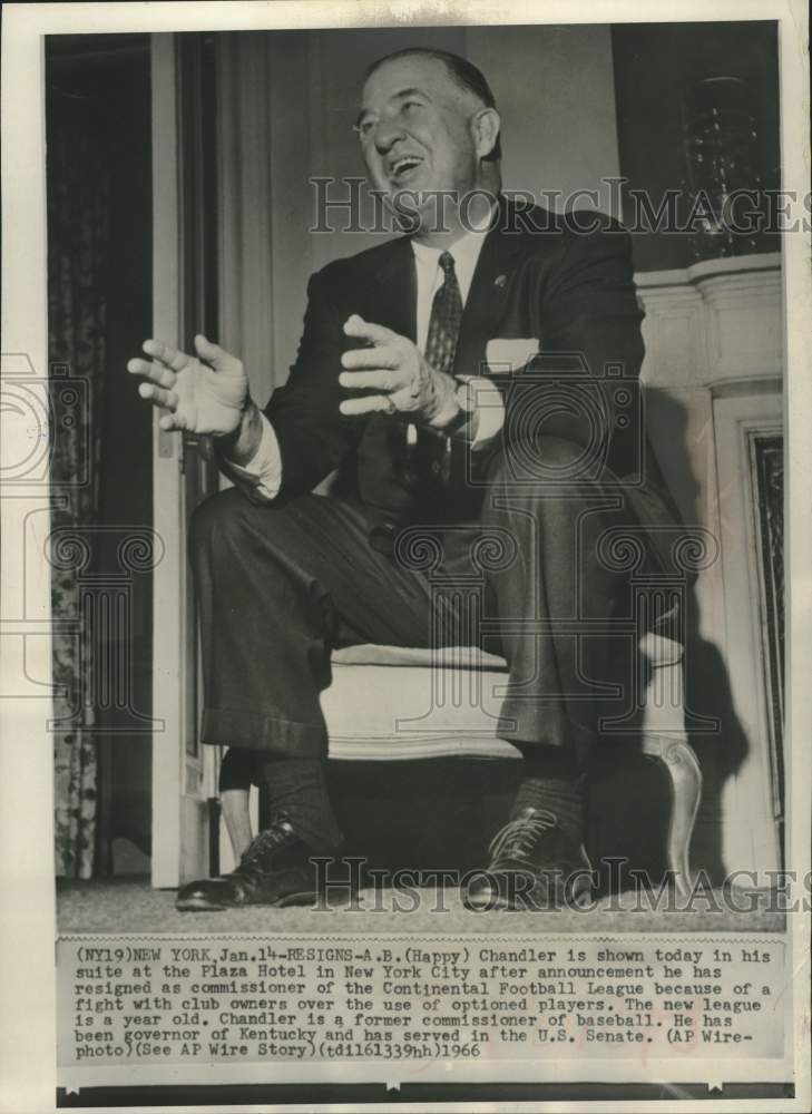 1966 Press Photo A.B. (Happy) Chandler smiling and animated talking to reporters- Historic Images