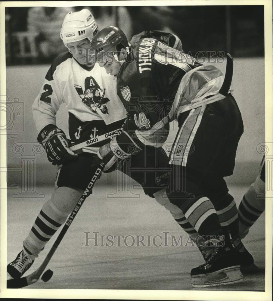1989 Press Photo Admirals hockey player Shaun Clouston vs. Dave Thomlinson- Historic Images