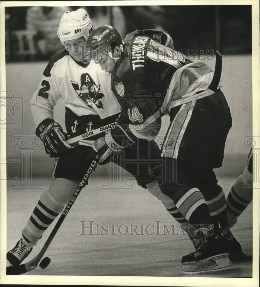 1989 Press Photo Admirals hockey player Shaun Clouston vs. Dave Thomlinson- Historic Images