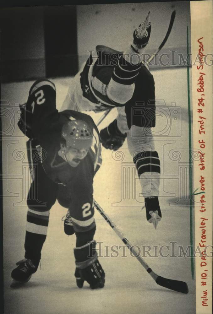 1984 Press Photo Milwaukee Admiral player tripped during hockey game, the Arena- Historic Images