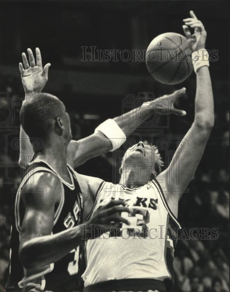 1989 Press Photo Milwaukee Bucks Basketball Game - mjt20706- Historic Images