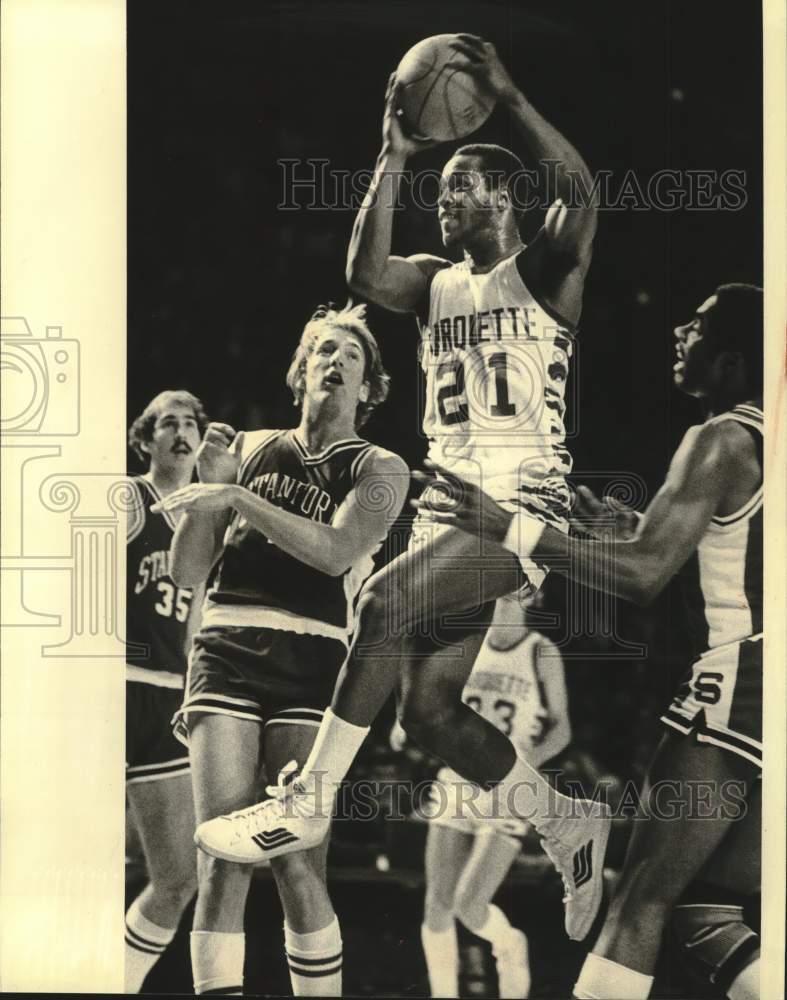 1980 Press Photo Marquette Artie Green drove past Stanford players in the Arena.- Historic Images