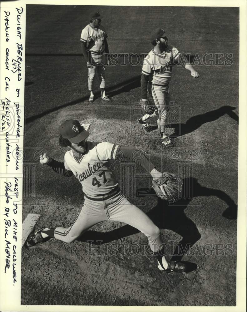 Press Photo Brewers pitchers Dwight Bernard (47) and Mike Caldwell pitching.- Historic Images