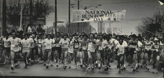1979 Press Photo Curb to curb runners at start of "Run for Life" at Radio City.- Historic Images