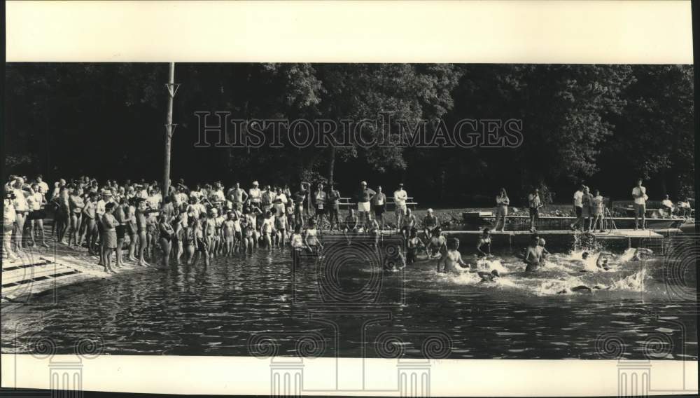 1991 Press Photo Athletic Club Triathlon at Okauchee Lake Resort in Oconomowoc.- Historic Images