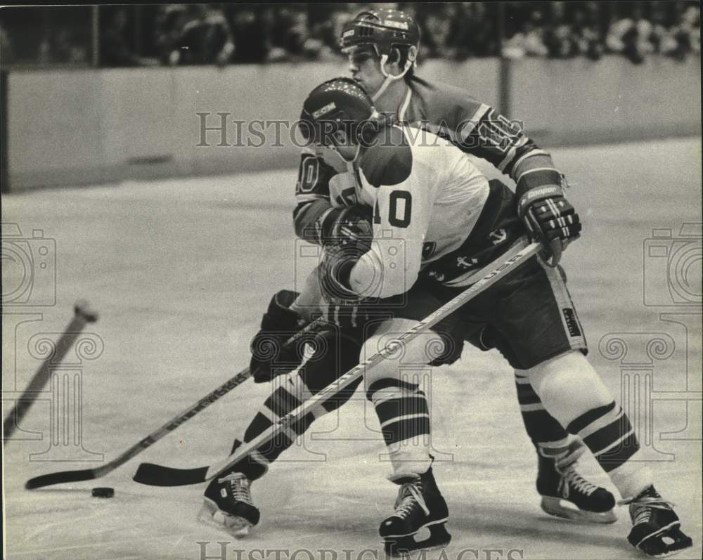 1983 Press Photo Komets&#39; Bill Nichols wraps up Admirals&#39; Chris Tanguay in action- Historic Images