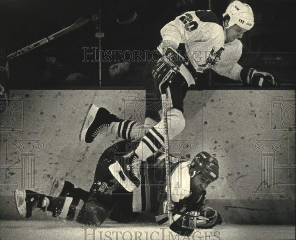 1990 Press Photo Admirals forward Ernie Vargas leaping over Kalamazoo's Jerrard.- Historic Images