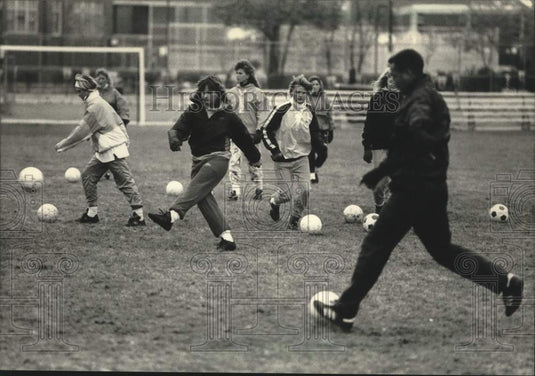 1988 Press Photo Brian Tompkins Hopes To Get Running Start On Soccer Season- Historic Images
