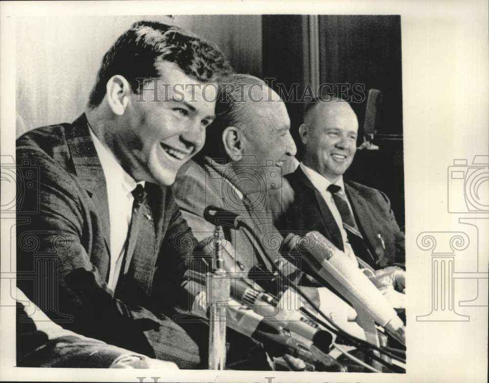 1964 Press Photo Frederick &quot;Rick&quot; Reichardt and others at press conference.- Historic Images