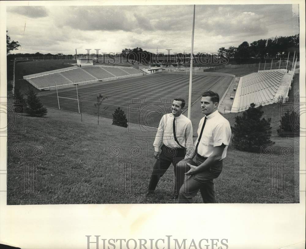 1986 Press Photo Vikings head coach Ron Roberts with assistant Roger Merb- Historic Images