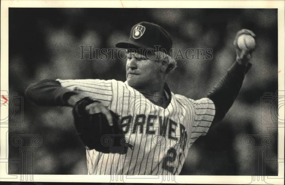 1989 Press Photo Milwaukee Brewers&#39; Jerry Reuss Pitches During Game - mjt21302- Historic Images