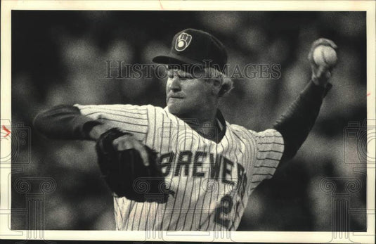 1989 Press Photo Milwaukee Brewers' Jerry Reuss Pitches During Game - mjt21302- Historic Images
