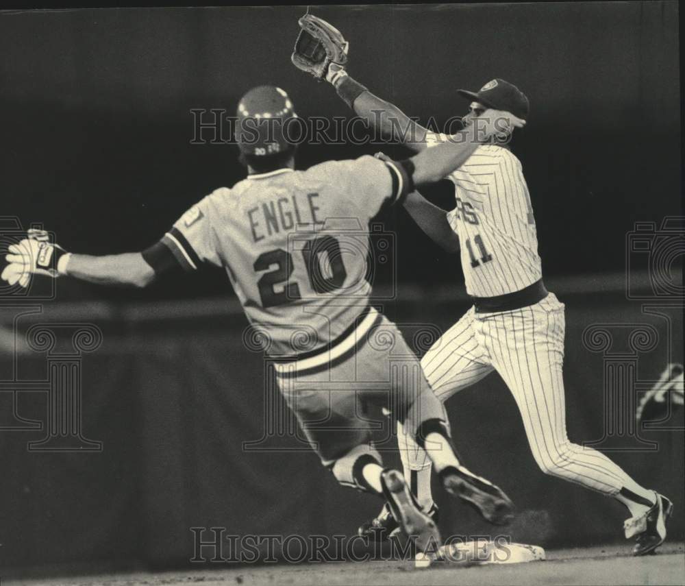 1985 Press Photo Dave Engle Steals Base As Ed Romero Reaches For The High Throw- Historic Images