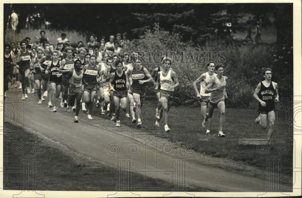 1990 Press Photo Brian Wagner Leads Pack Shortly After Start Of Senior Boys Race- Historic Images