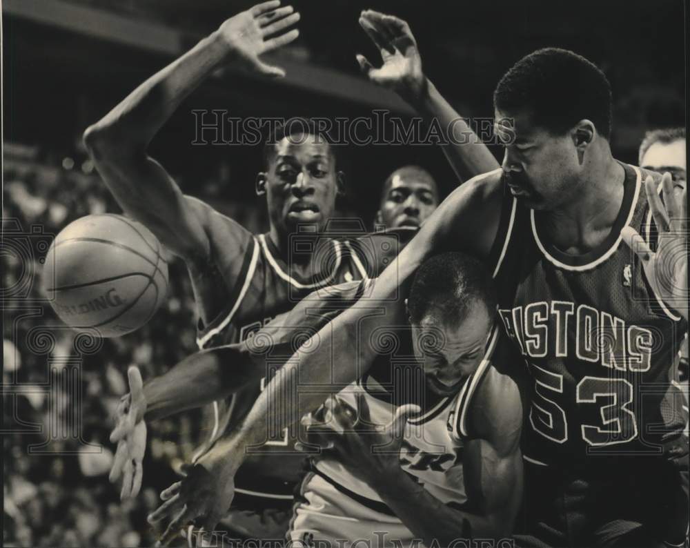 1988 Press Photo Milwaukee Bucks Play Detroit, Basketball - mjt21465- Historic Images