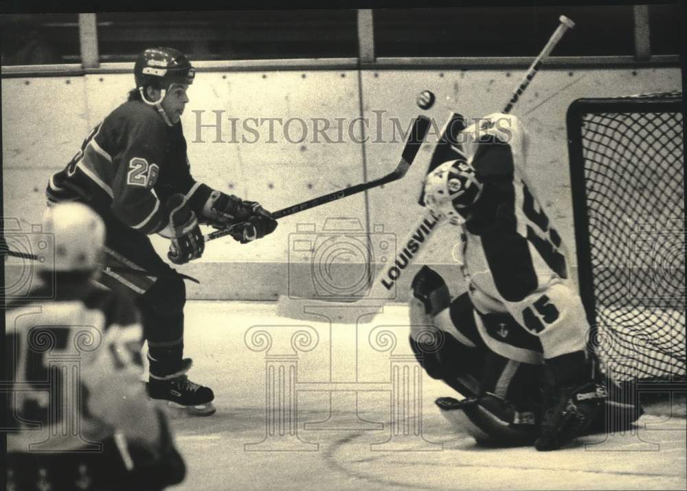 1987 Press Photo shot blocked by Milwaukee Admirals Hockey goalie Rob Hallard- Historic Images