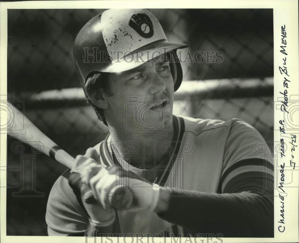 1982 Press Photo Milwaukee Baseball Player Charlie Moore Bats At Spring Training- Historic Images