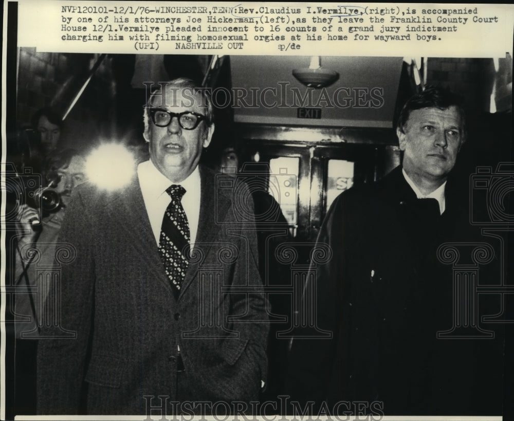 1976 Press Photo Reverend Claudius Vermilye leaves court house in Tennessee.- Historic Images