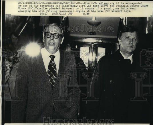 1976 Press Photo Reverend Claudius Vermilye leaves court house in Tennessee.- Historic Images