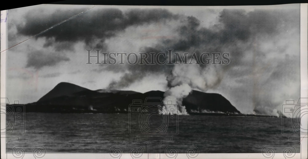1963 Press Photo New Volcanic Island, Surtsey, still active near Iceland- Historic Images