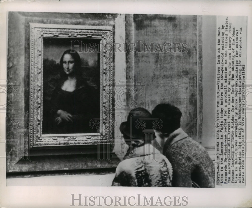 1962 Press Photo Mona Lisa To Visit U.S.-Visitors eye her in the Louvre, Paris- Historic Images