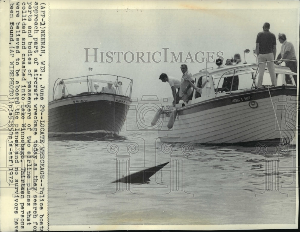 1972 Press Photo Police Boats Search plane wreckage, Lake Winnebago, Neenah, WI- Historic Images