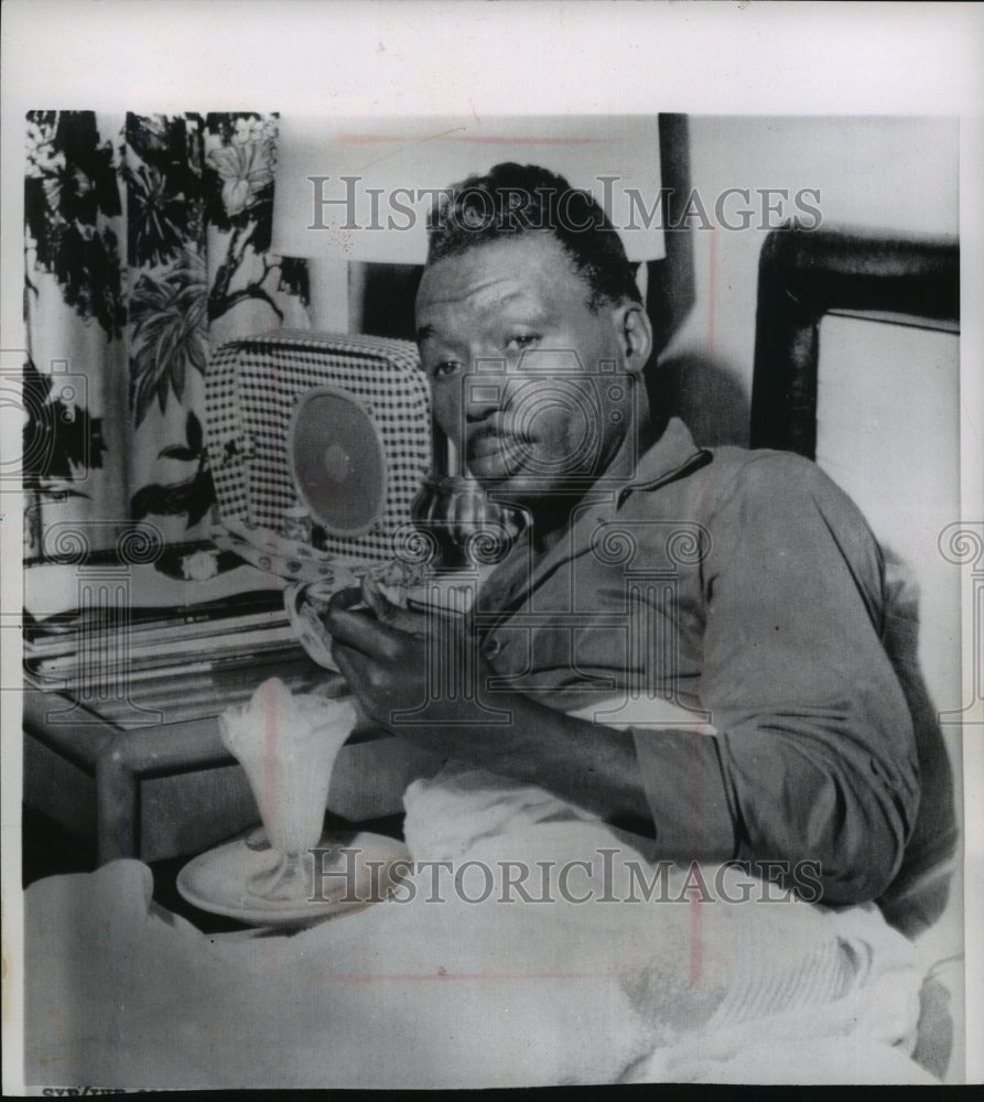 1962 Press Photo Joe Brown&#39;s Title Fight Postponed, Sick in Bed, Las Vegas, NV- Historic Images