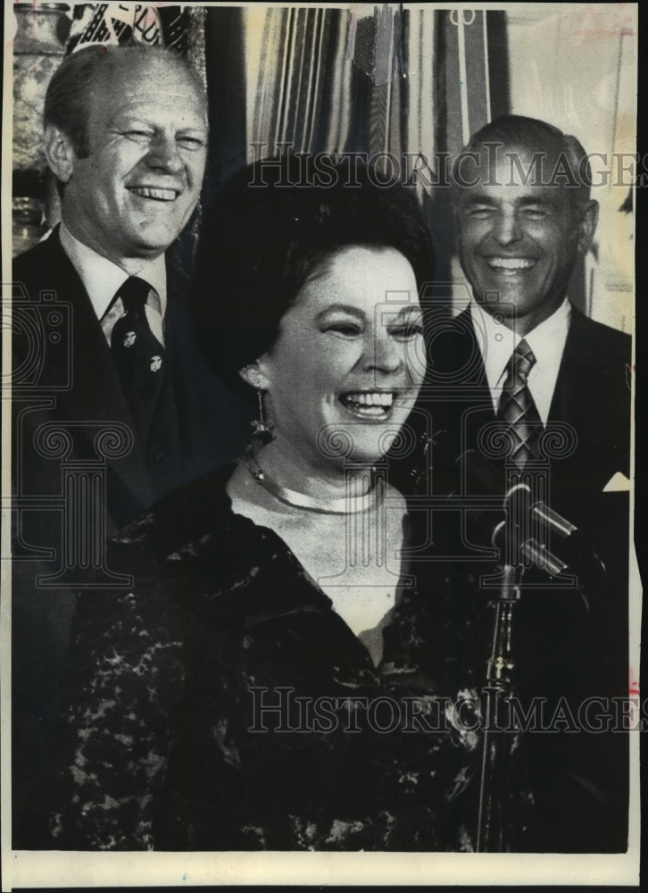 1976 Press Photo Shirley Black sworn in Tue., first woman Chief of Protocol,- Historic Images