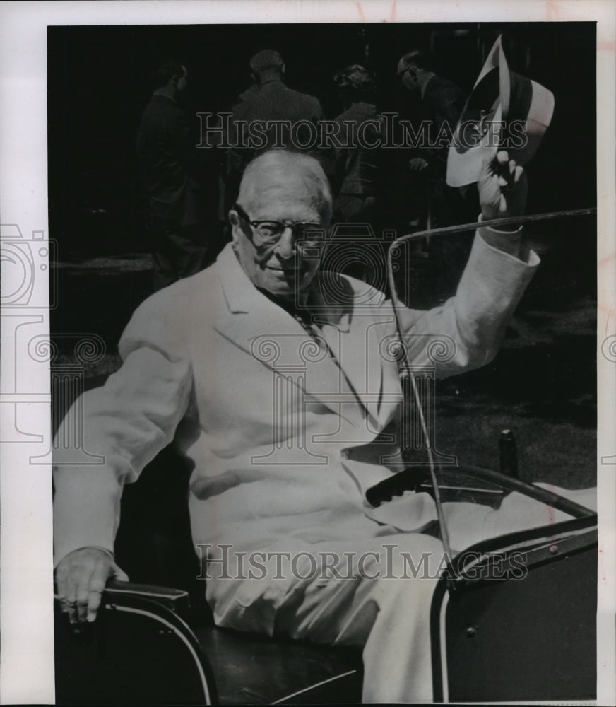 1962 Press Photo Elder Statesman Bernard Baruch 92nd Birthday, Westbury, N.Y.- Historic Images