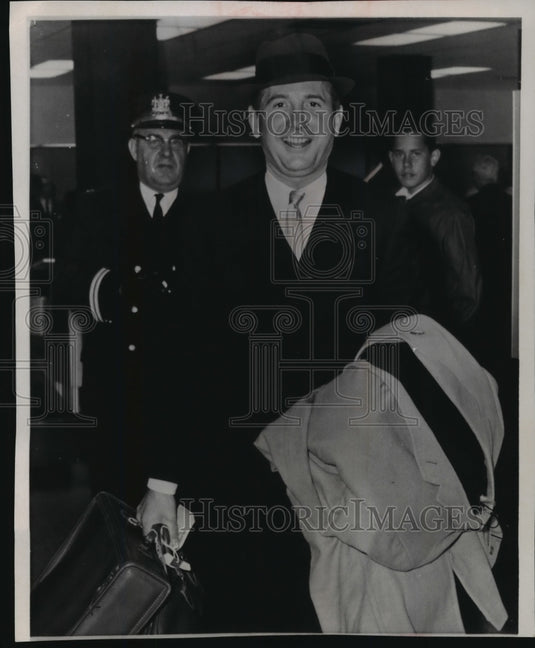 1964 Press Photo Robert G. Baker arriving in Baltimore from Puerto Rico- Historic Images