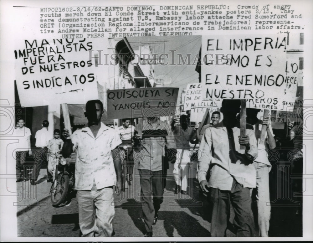 1962 Press Photo Youths Demonstrate against US Embassy and ORIT, Santo Domingo- Historic Images