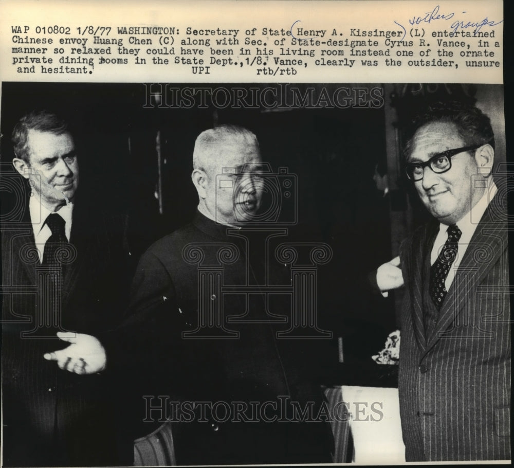 1977 Press Photo Sec of State Kissinger meets with Chinese envoy Huang Chen- Historic Images