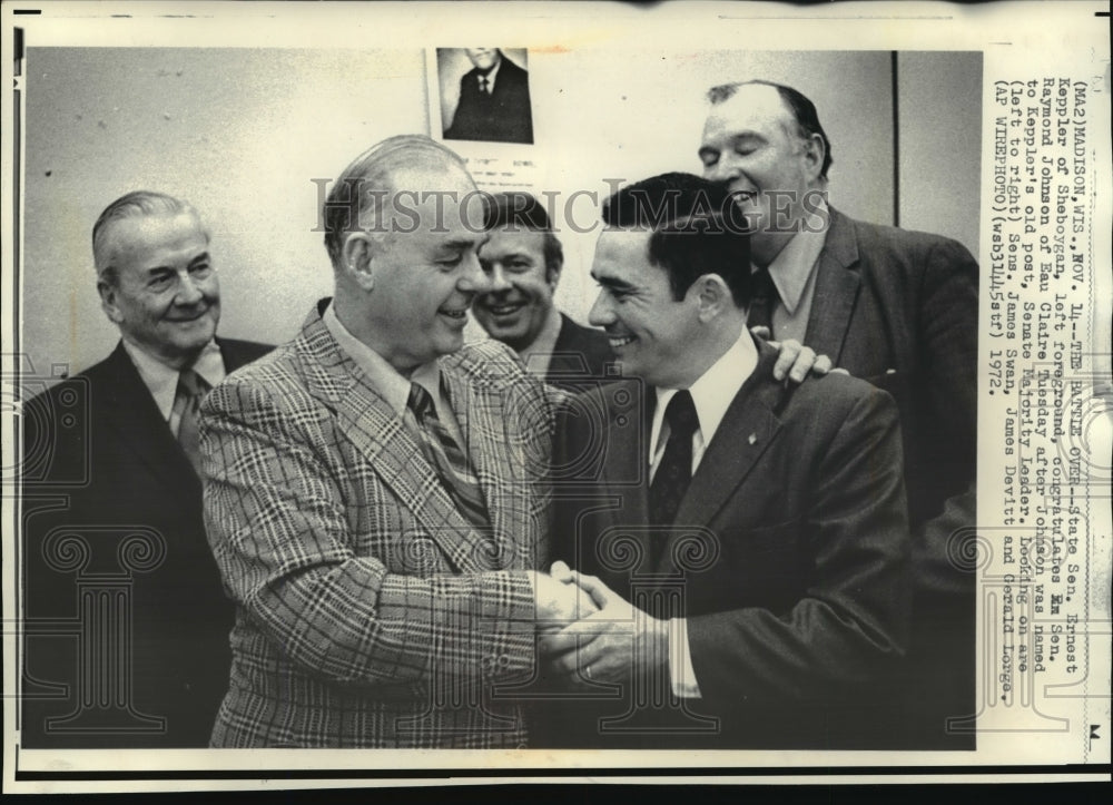 1972 Press Photo Sen. Ernest Keppler congratulates successor Sen Raymond Johnson- Historic Images