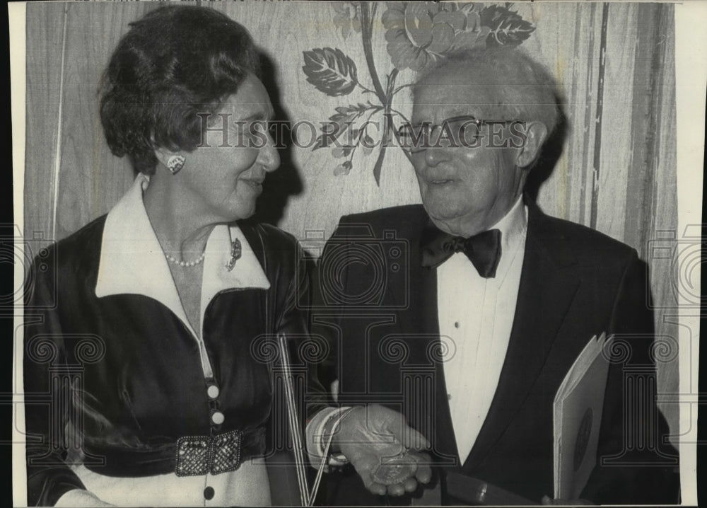 1975 Press Photo Henry Kissinger&#39;s parents at awards ceremony, New York, NY- Historic Images