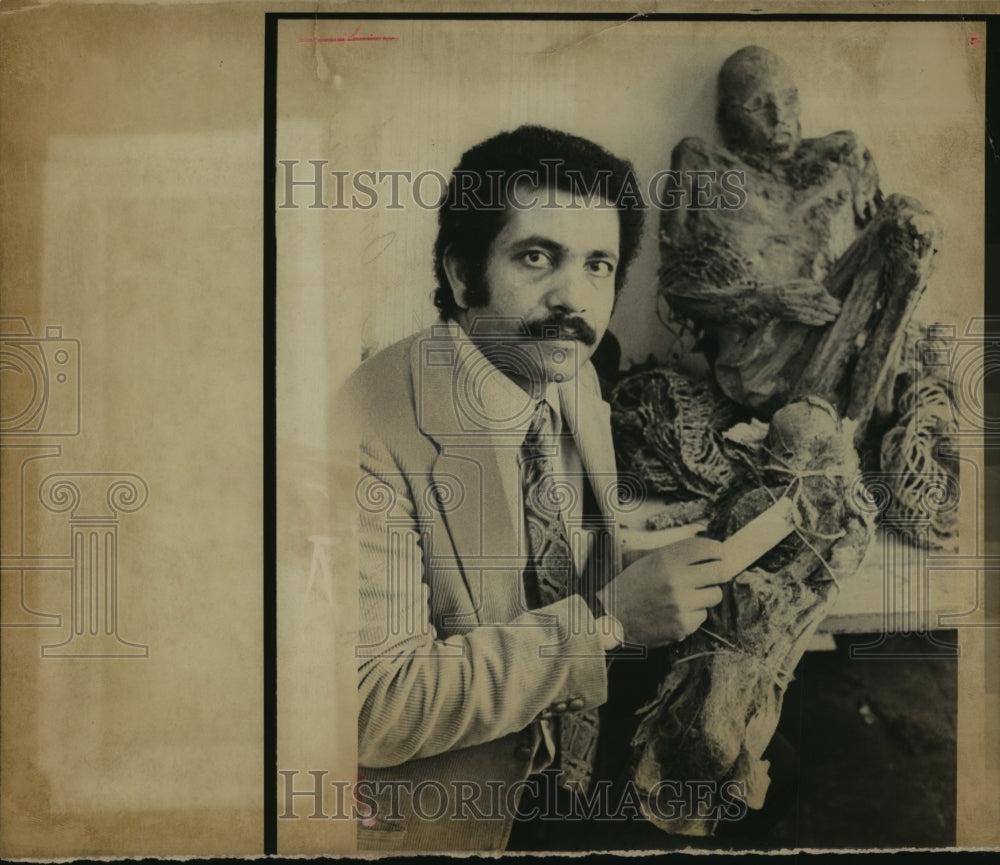 1975 Press Photo Professor El-Najjar to conduct autopsies on 2000 yr old mummies- Historic Images