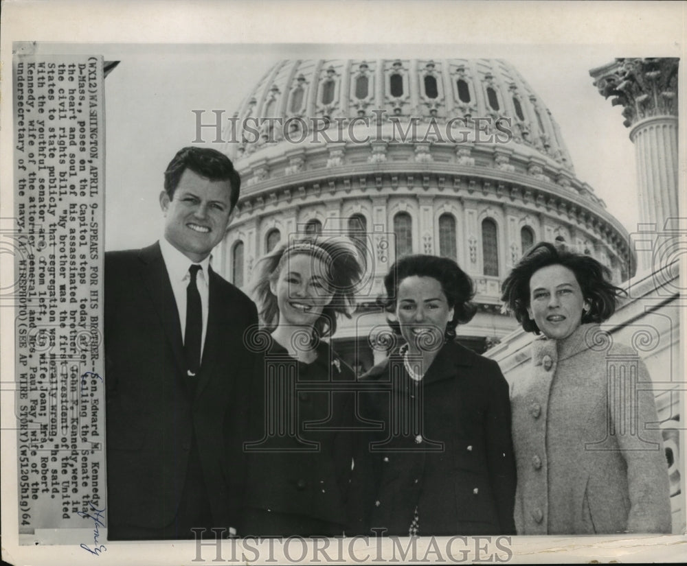 1964 Press Photo Sen. Edward Kennedy with wife and others at Capitol steps.- Historic Images