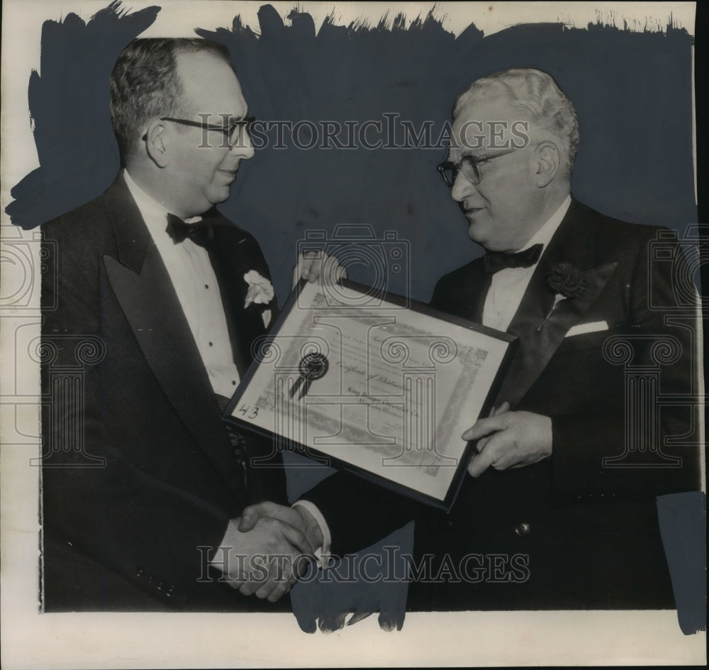 Press Photo Henry E. Abt presents award to Milwaukee Dealer to Oscar H. Braeger- Historic Images