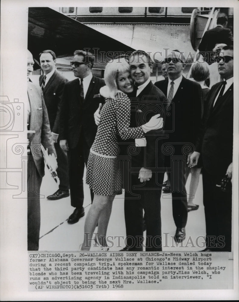 1968 Press Photo JaNeen Welch hugs former Gov George Wallace at Chicago airport- Historic Images