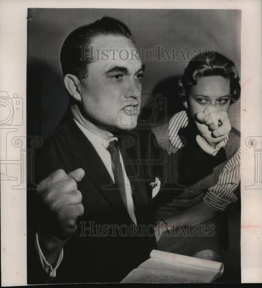 1964 Press Photo Gov. Candidate George C. Wallace, with wife, talks to Newsmen- Historic Images