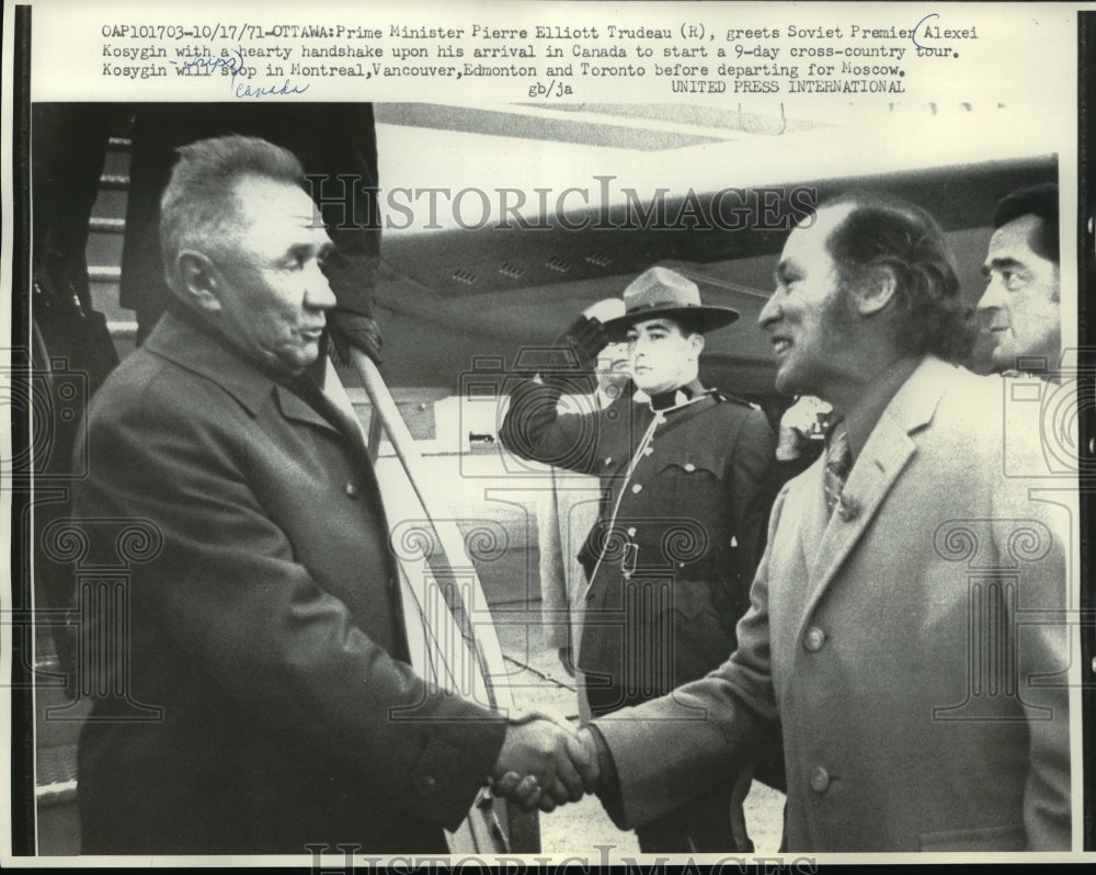 1971 Press Photo Canada Prime Minister Trudeau greets Soviet Premier Kosygin- Historic Images