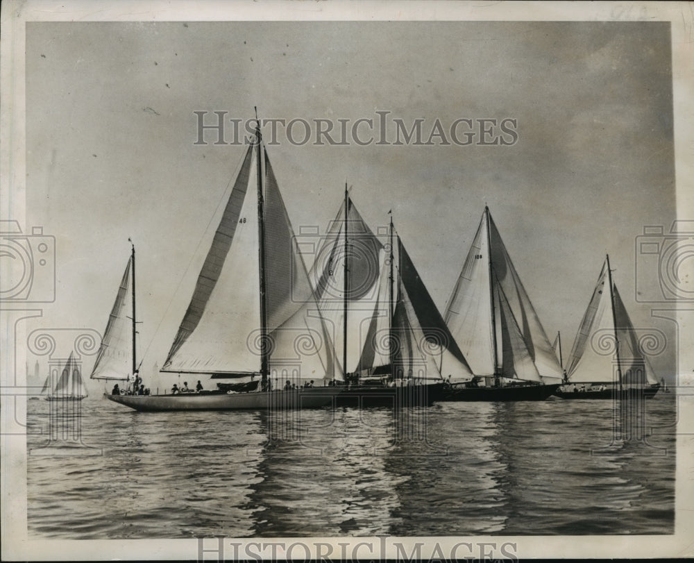 1951 Press Photo Boats competing in 333 mile long yacht race on Lake Michigan- Historic Images