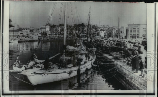 1967 Press Photo Japan, pacifist yacht, Ketch Phoenix sets sail for N Vietnam- Historic Images