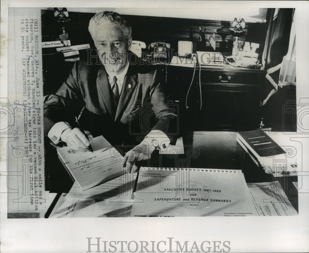 1967 Press Photo Wisconsin Gov. Warren Knowles signs new state budget.- Historic Images